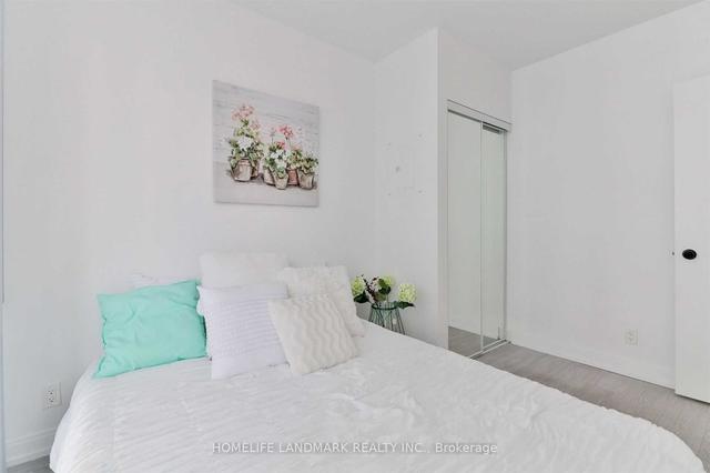 502 - 181 Dundas St E, Condo with 1 bedrooms, 1 bathrooms and 0 parking in Toronto ON | Image 2