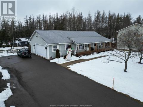 617 Salisbury Rd, House detached with 3 bedrooms, 2 bathrooms and null parking in Moncton NB | Card Image