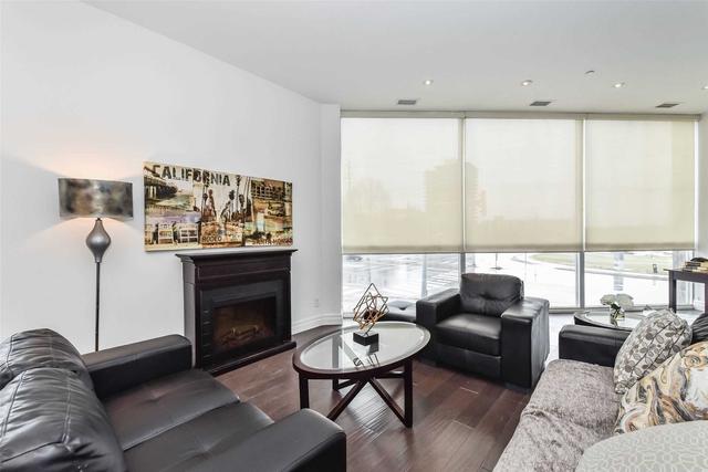102 - 223 Erb St W, Condo with 2 bedrooms, 2 bathrooms and 1 parking in Waterloo ON | Image 3