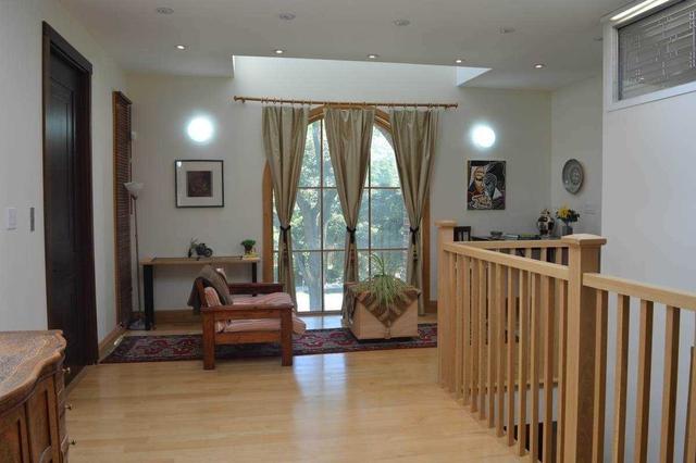 98 Burbank Dr, House detached with 6 bedrooms, 6 bathrooms and 5 parking in Toronto ON | Image 19