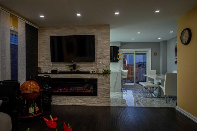 2825 Westbury Crt, House semidetached with 4 bedrooms, 4 bathrooms and 5 parking in Mississauga ON | Image 30