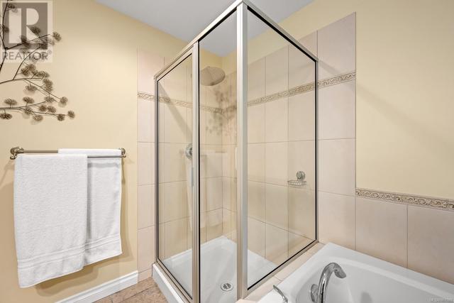SEPARATE GLASS SHOWER IN ENSUITE | Image 22