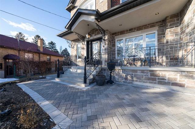 16 Garside Cres, House detached with 3 bedrooms, 4 bathrooms and 4 parking in Toronto ON | Image 32