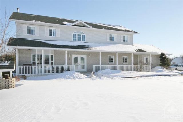 6748 Fallowfield Road, House detached with 3 bedrooms, 3 bathrooms and 20 parking in Ottawa ON | Image 2
