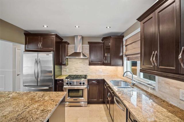 5 Terrington Crt, House detached with 3 bedrooms, 2 bathrooms and 5 parking in Toronto ON | Image 2