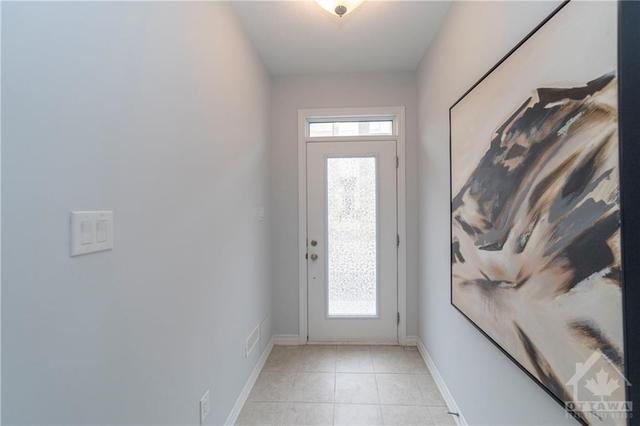 203 Makadewa Private, Townhouse with 3 bedrooms, 3 bathrooms and 1 parking in Ottawa ON | Image 5