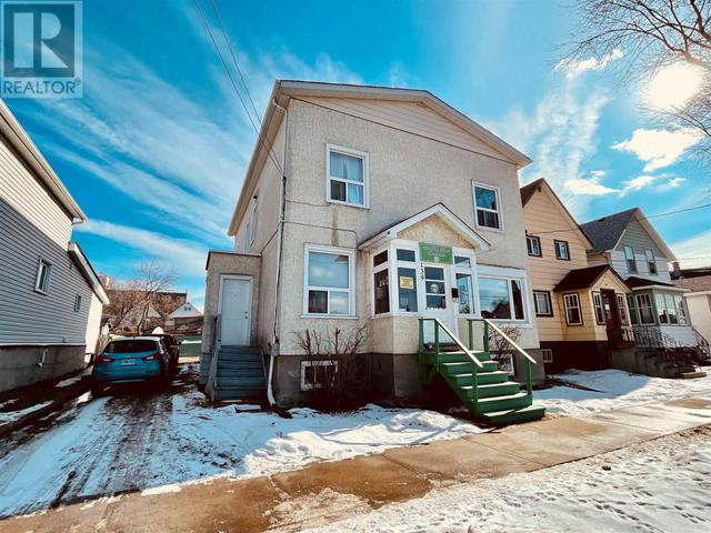 139 Machar Ave, House detached with 8 bedrooms, 3 bathrooms and null parking in Thunder Bay ON | Image 1