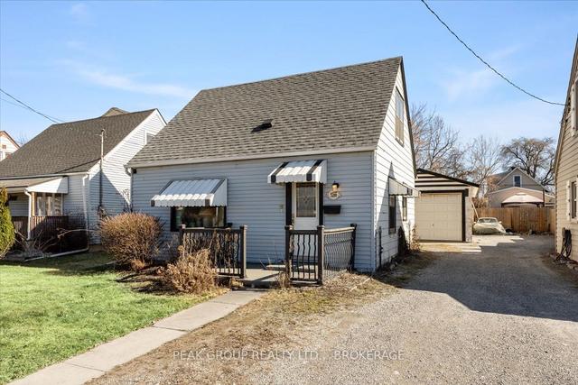 5266 Stanley Ave, House detached with 2 bedrooms, 2 bathrooms and 4 parking in Niagara Falls ON | Image 1