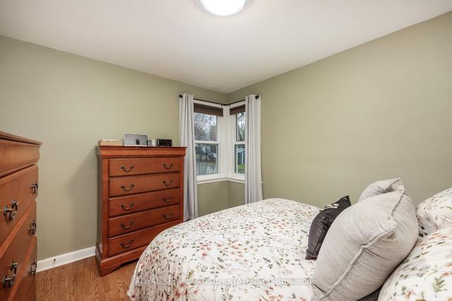 216 Lee St, House detached with 3 bedrooms, 2 bathrooms and 5 parking in Peterborough ON | Image 8