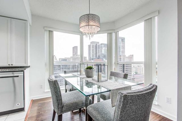 2510 - 8 Park Rd, Condo with 2 bedrooms, 2 bathrooms and 1 parking in Toronto ON | Image 8