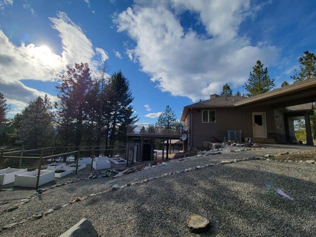 200 Sasquatch Trail, House detached with 3 bedrooms, 2 bathrooms and 4 parking in Okanagan Similkameen A BC | Image 30
