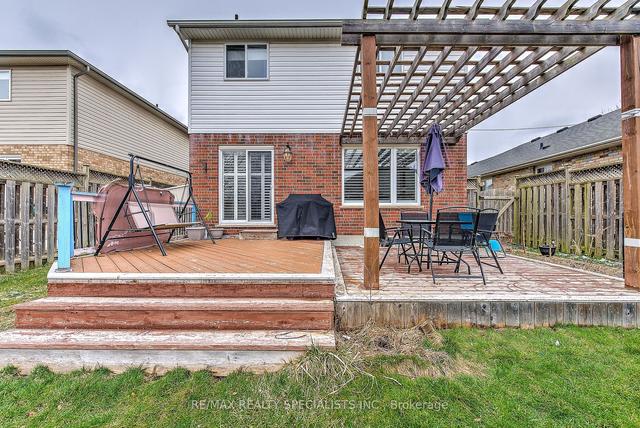 2260 Thornicroft Cres, House detached with 3 bedrooms, 4 bathrooms and 3 parking in London ON | Image 32