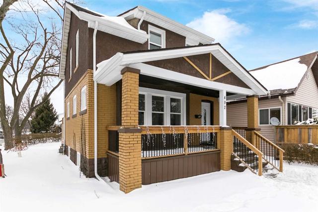 492 Pine St, House detached with 3 bedrooms, 3 bathrooms and 2 parking in Windsor ON | Image 1