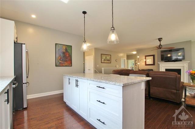 296 Stonewalk Way, House detached with 4 bedrooms, 3 bathrooms and 8 parking in Ottawa ON | Image 7