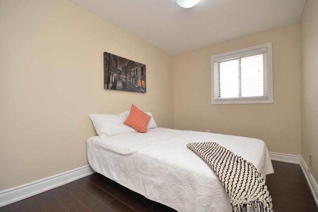 66 Fleetwood Cres, Townhouse with 3 bedrooms, 2 bathrooms and 1 parking in Brampton ON | Image 13