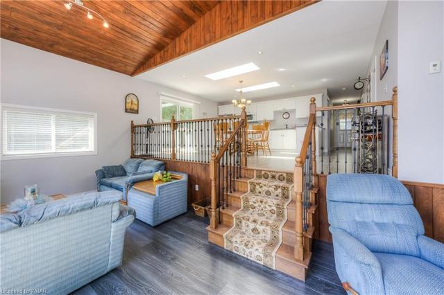 452 Road 4 North, House detached with 3 bedrooms, 2 bathrooms and 5 parking in Mapleton ON | Image 10