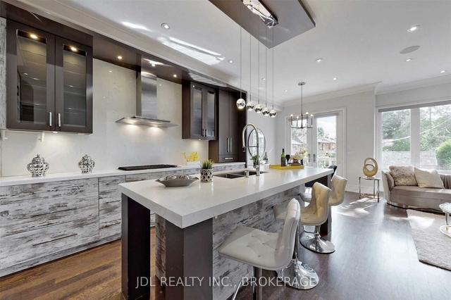46 Jedburgh Rd, House detached with 3 bedrooms, 5 bathrooms and 3 parking in Toronto ON | Image 3