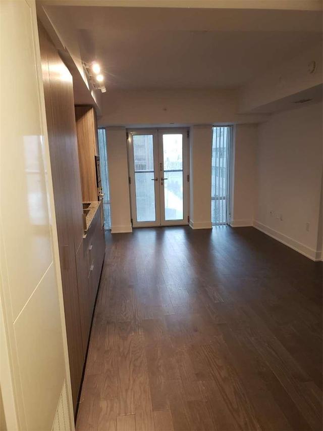 425 - 955 Bay St, Condo with 1 bedrooms, 1 bathrooms and null parking in Toronto ON | Image 2