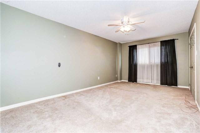 896 Lavis Crt, House detached with 4 bedrooms, 3 bathrooms and 2 parking in Oshawa ON | Image 14
