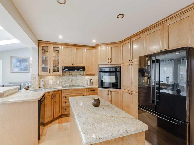 2499 Waterford St, House detached with 4 bedrooms, 4 bathrooms and 5 parking in Oakville ON | Image 12