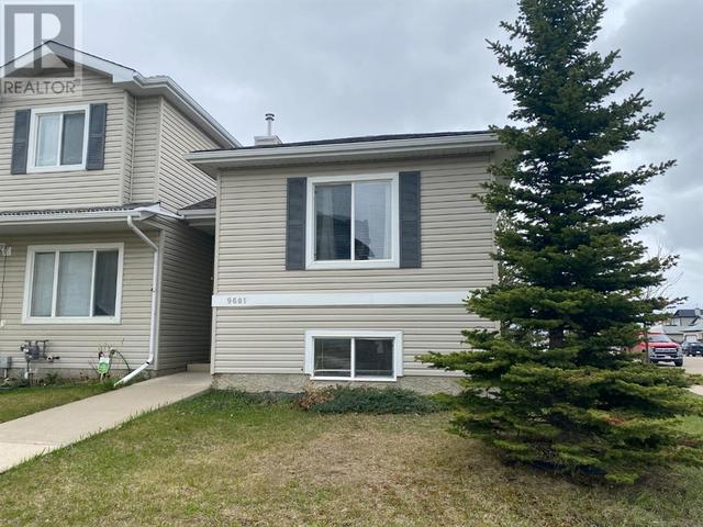9601 91 Street, House attached with 2 bedrooms, 1 bathrooms and 2 parking in Grande Prairie AB | Card Image
