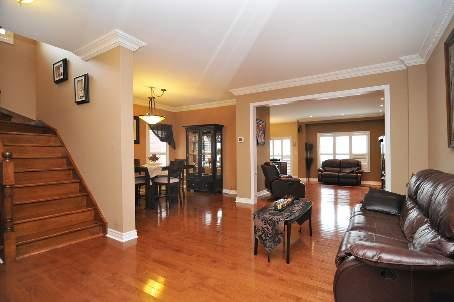 45 Umbria Cres, House detached with 4 bedrooms, 3 bathrooms and 4 parking in Vaughan ON | Image 3