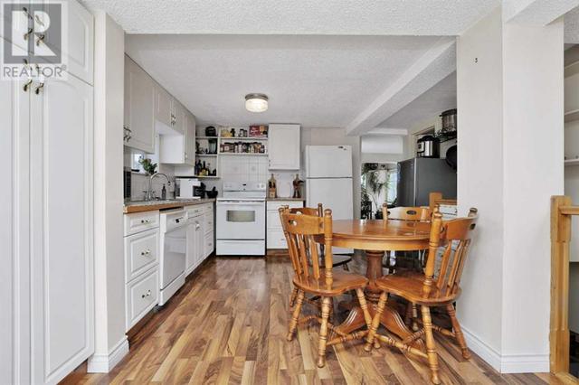 5111 47 Avenue, House detached with 2 bedrooms, 2 bathrooms and 4 parking in Sylvan Lake AB | Image 11