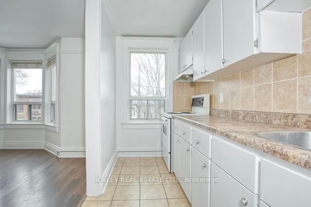 282 Ossington Ave, House detached with 6 bedrooms, 3 bathrooms and 2 parking in Toronto ON | Image 5
