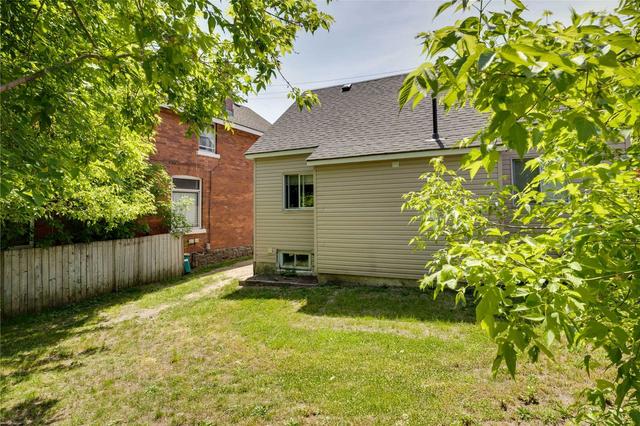 18 Albert St N, House detached with 3 bedrooms, 1 bathrooms and 1 parking in Orillia ON | Image 17