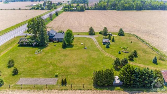 4045 Highway 17 Highway, House detached with 3 bedrooms, 3 bathrooms and 10 parking in Ottawa ON | Image 3