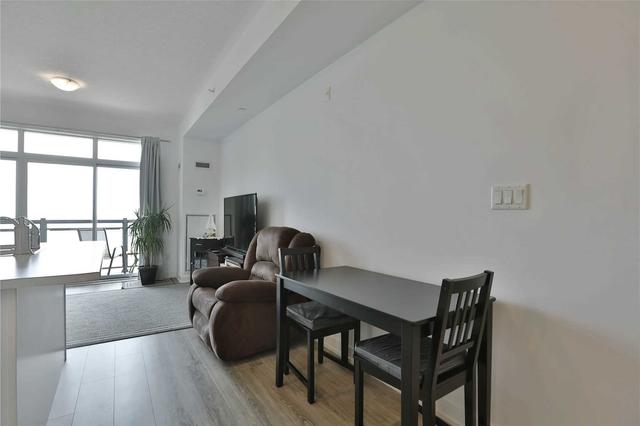 229 - 35 Southshore Cres, Condo with 1 bedrooms, 1 bathrooms and 1 parking in Hamilton ON | Image 2