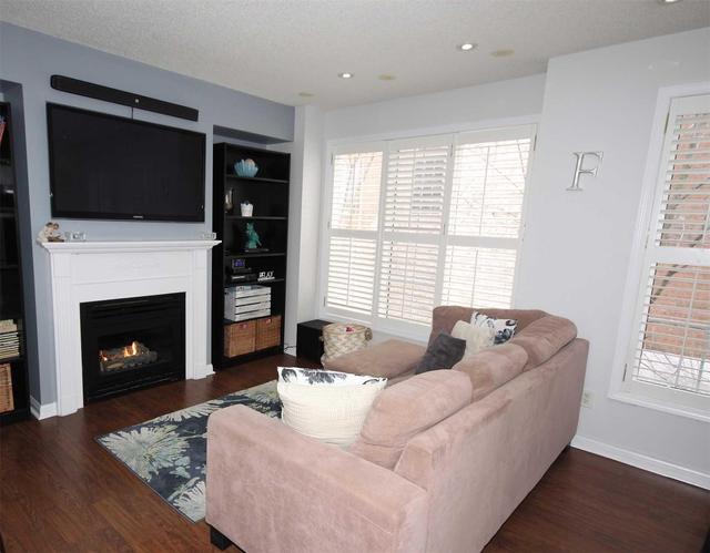 1202 - 5 Everson Dr, Townhouse with 2 bedrooms, 2 bathrooms and 1 parking in Toronto ON | Image 3