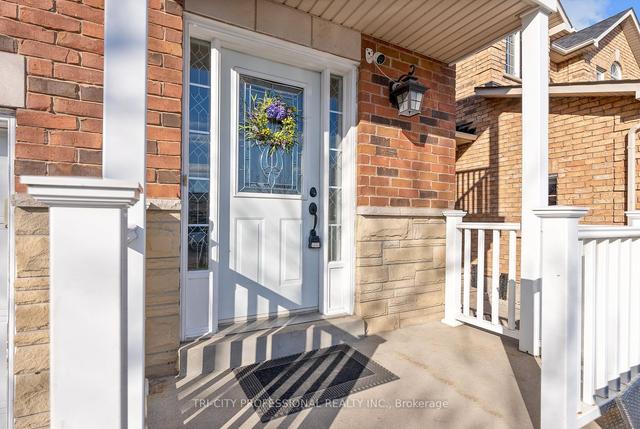 18 Oliti Crt, House semidetached with 3 bedrooms, 4 bathrooms and 3 parking in Toronto ON | Image 1
