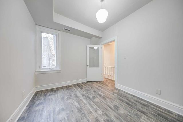 upper - 293 Augusta Ave, House attached with 2 bedrooms, 1 bathrooms and 0 parking in Toronto ON | Image 3