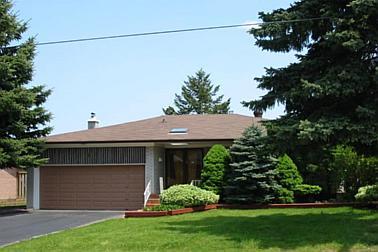 663 Conacher Dr, House detached with 4 bedrooms, 3 bathrooms and 4 parking in Toronto ON | Image 1