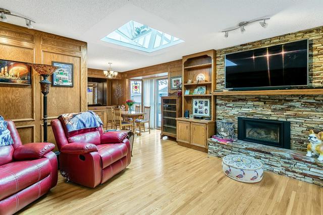 20 Hyler Place Sw, House detached with 3 bedrooms, 2 bathrooms and 2 parking in Calgary AB | Image 9