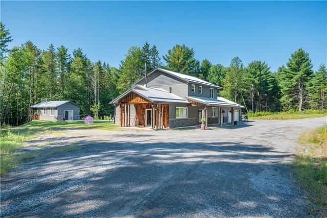 87 Brydges Road, House detached with 4 bedrooms, 3 bathrooms and 6 parking in Greater Madawaska ON | Image 1