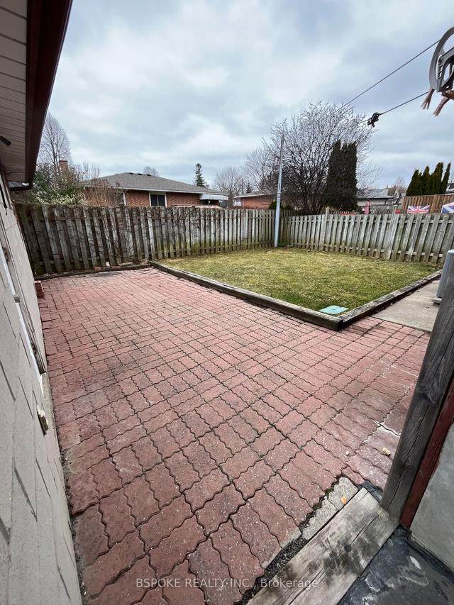 main - 205 Elgin St W, House detached with 3 bedrooms, 1 bathrooms and 3 parking in Oshawa ON | Image 8