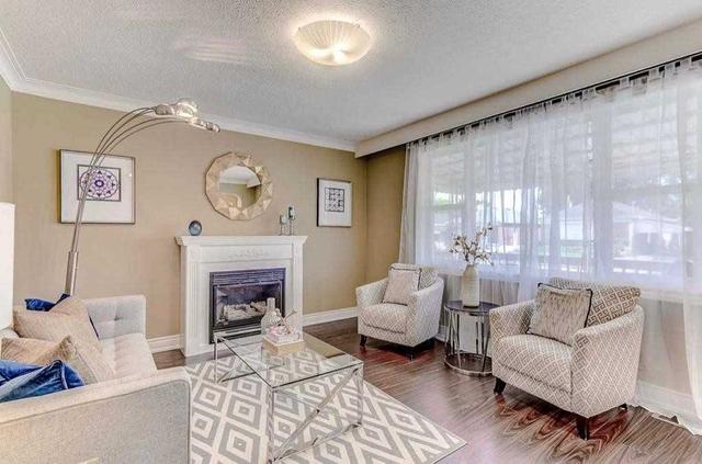 80 Lilian Dr, House detached with 3 bedrooms, 2 bathrooms and 4 parking in Toronto ON | Image 3