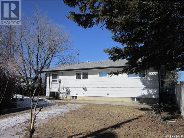 508 1st Avenue W, House detached with 3 bedrooms, 2 bathrooms and null parking in Nipawin SK | Image 2