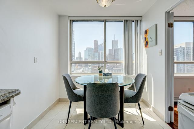 2507 - 633 Bay St, Condo with 2 bedrooms, 2 bathrooms and 0 parking in Toronto ON | Image 5