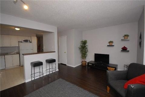 1055 Gordon St, Townhouse with 3 bedrooms, 3 bathrooms and 1 parking in Guelph ON | Image 5