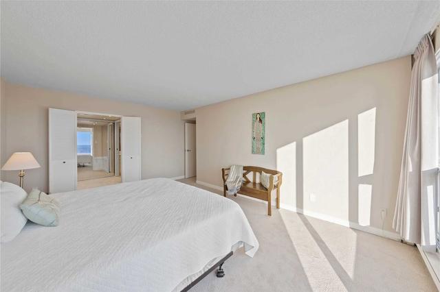 2508 - 65 Harbour Sq, Condo with 2 bedrooms, 2 bathrooms and 1 parking in Toronto ON | Image 7