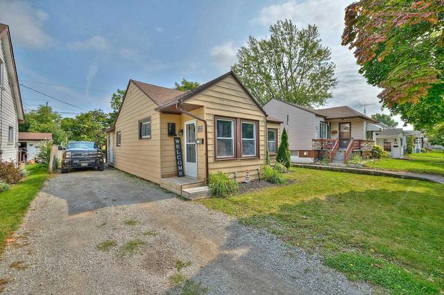 36 Dunkirk Rd, House detached with 2 bedrooms, 1 bathrooms and 3 parking in Welland ON | Image 1