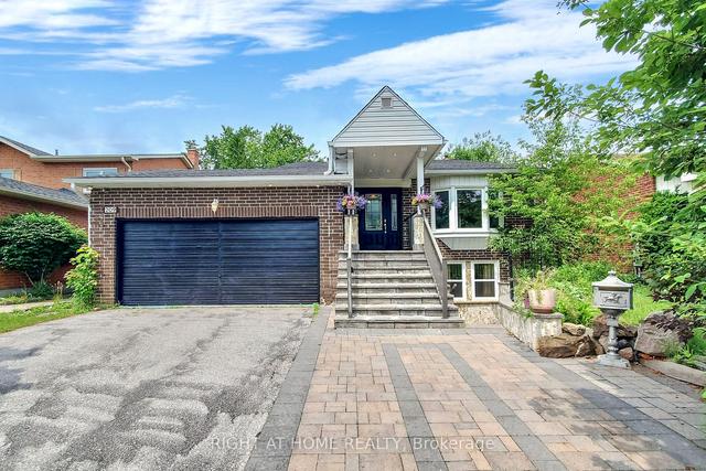 209 London Rd E, House detached with 3 bedrooms, 3 bathrooms and 7 parking in Newmarket ON | Image 1