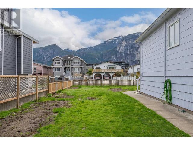 38023 Fifth Avenue, House detached with 4 bedrooms, 1 bathrooms and 2 parking in Squamish BC | Image 6