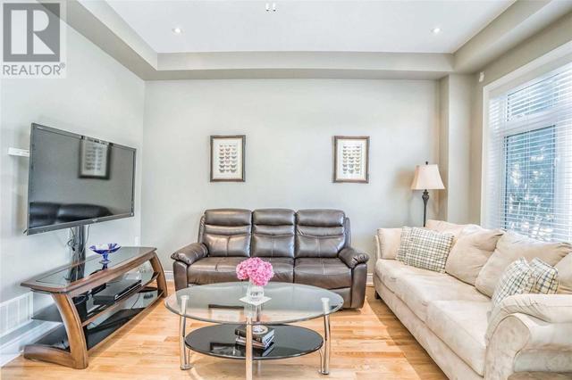 957 The Queensway Way, House attached with 4 bedrooms, 3 bathrooms and 2 parking in Toronto ON | Image 4