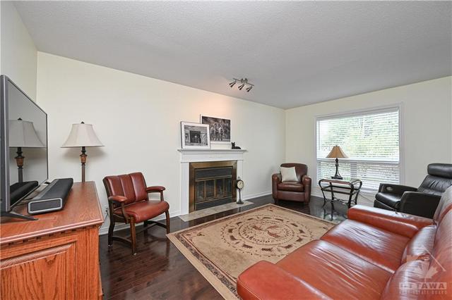 757 Montcrest Drive, House detached with 4 bedrooms, 3 bathrooms and 6 parking in Ottawa ON | Image 7