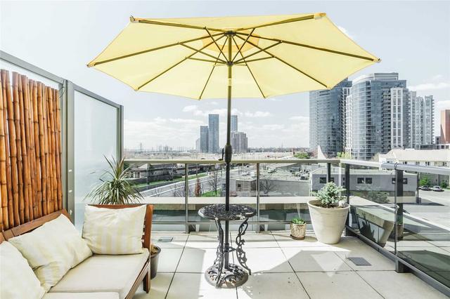 510 - 1 Michael Power Pl, Condo with 2 bedrooms, 2 bathrooms and 1 parking in Toronto ON | Image 1