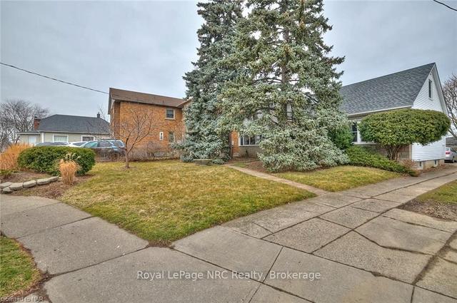 297 Carlton St, House detached with 5 bedrooms, 2 bathrooms and 6 parking in St. Catharines ON | Image 12